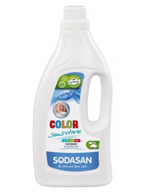 Органическое жидкое средство Color-sensitiv для стирки цветных и белых вещей, со смягчителем воды 1,5 л (от 30°)